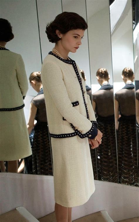 chanel traje chaqueta|La Chaqueta de Chanel: la prenda que revolucionó la elegancia y .